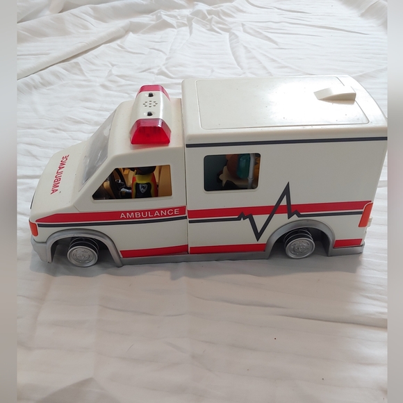 PLAYMOBIL * RESCUE AMBULANCE * NEARLY COMPLETE * SIRENS * LIGHTS 🚑 - Picture 13 of 14